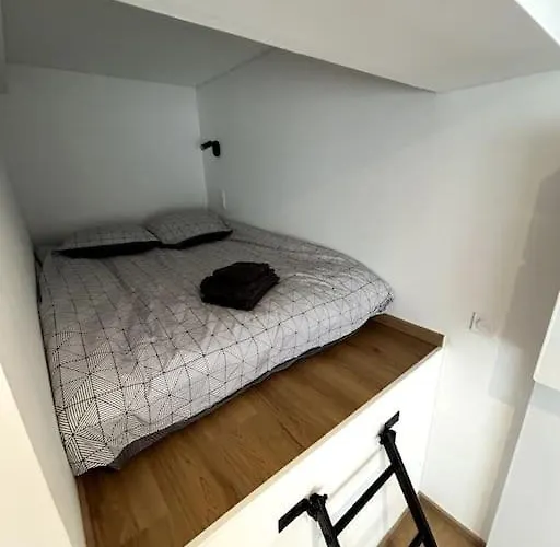 Neuf Equipe Apartment