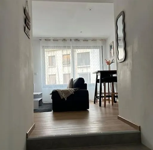 Neuf Equipe Apartment